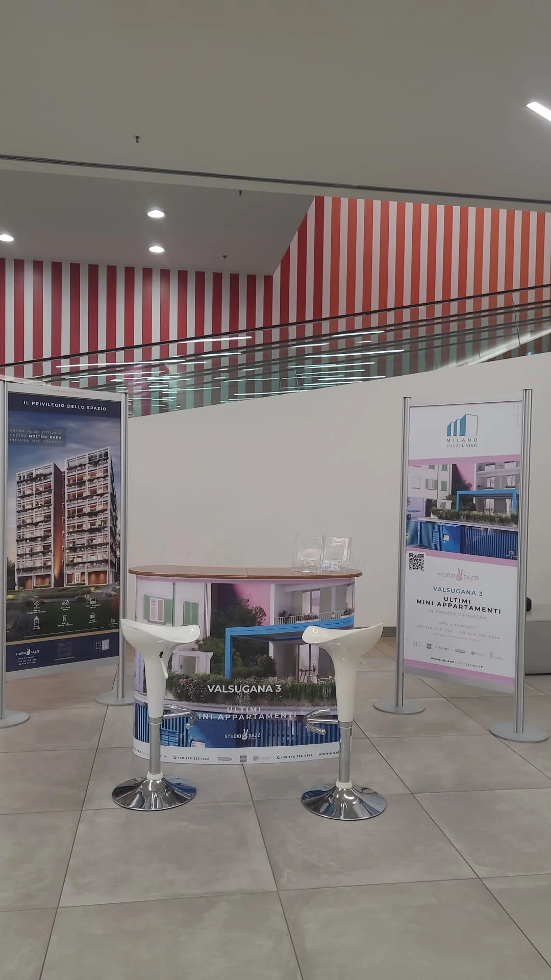 Allestimento ed esposizione pubblicitaria su misura per evento aziendale in spazio ad alto traffico: Progetto Eventi, Milano 2024 | Mediavisual