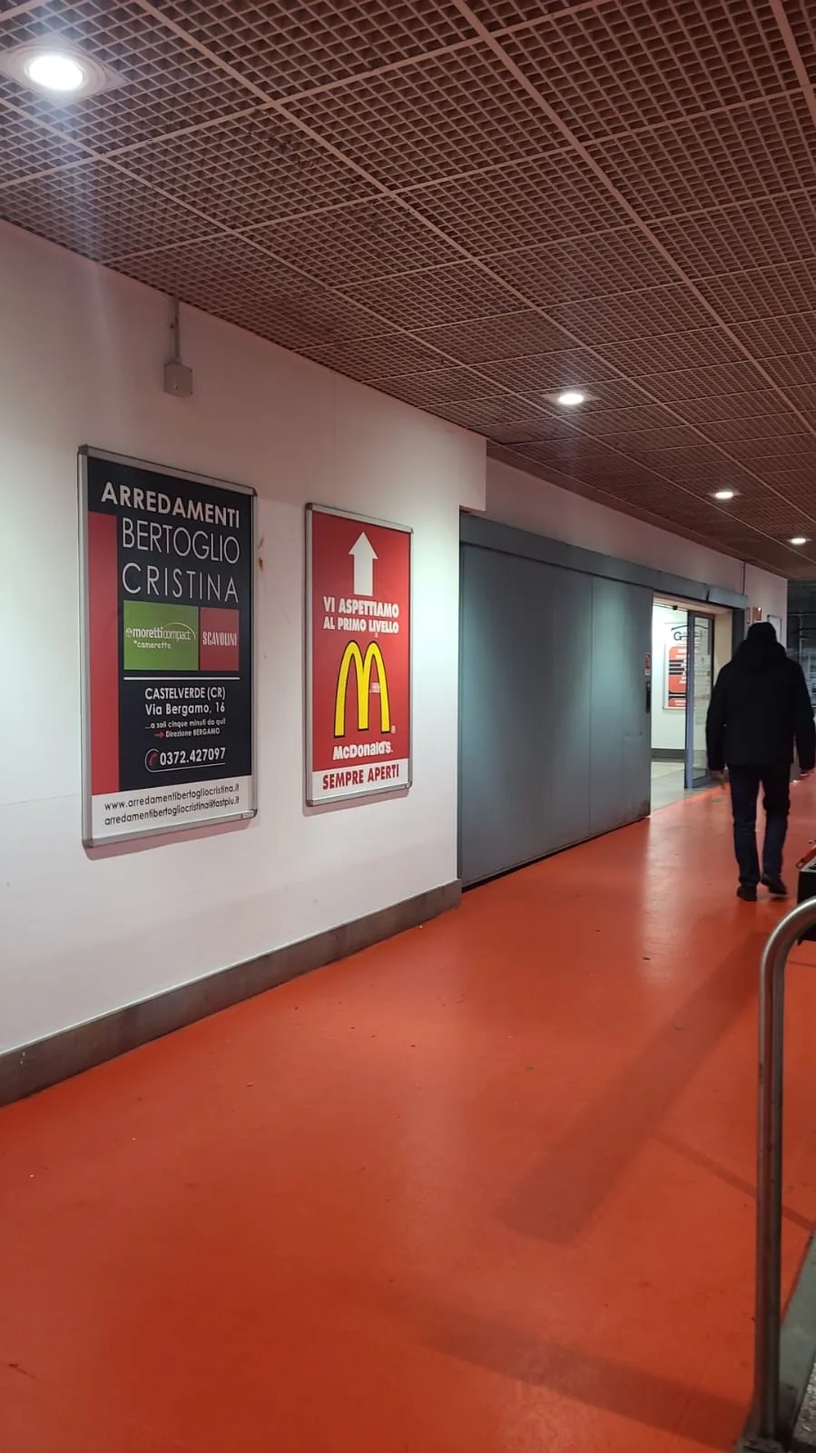 Pannello pubblicitario su misura per aziende, installazione in spazio commerciale: Pannello Pubblicitario, Cremona 2021 | Mediavisual