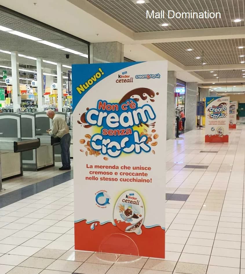Totem espositivo temporaneo per campagne promozionali in spazio commerciale ad alto traffico: Totem Espositivo Temporaneo, Castano 2019 | Mediavisual