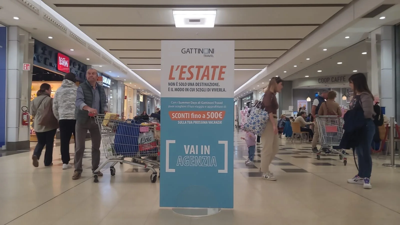 Totem espositivo temporaneo per campagne promozionali in spazio commerciale ad alto traffico: Totem Espositivo Temporaneo, Cremona 2026 | Mediavisual